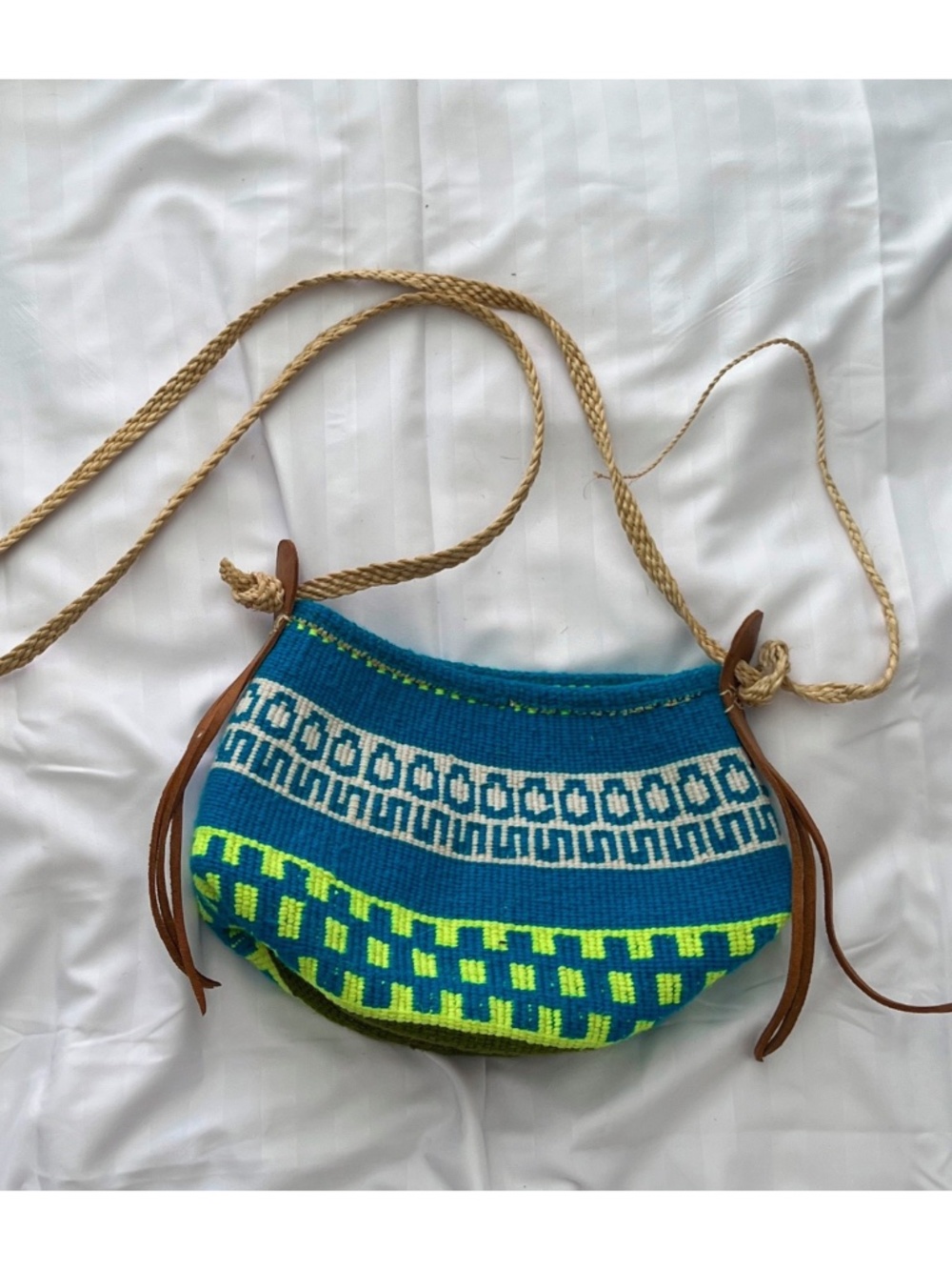 NWOT Wayuu Mochila Crossbody Bucket Bag with Leather Tassels from Colombia